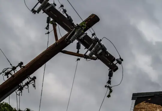 Power crews get ready for busy start to the week