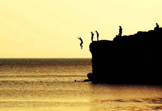 Northwestern Ontario’s Molly Carlson wins inagural Canadian Red Bull Cliff Diving Event