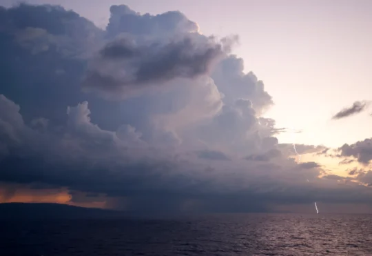 Thunderstorm watch, heat warning for province: Environment Canada