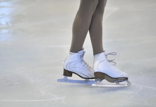 Ice dancers Gilles, Poirier win bronze in Milan