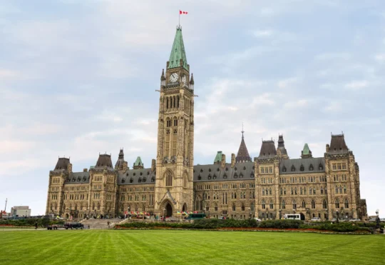 Liberals avoid first vote of confidence