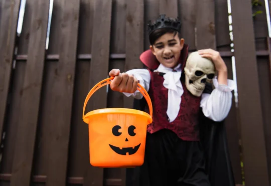 Do Canadians enjoy candy, costumes and decor on Halloween?