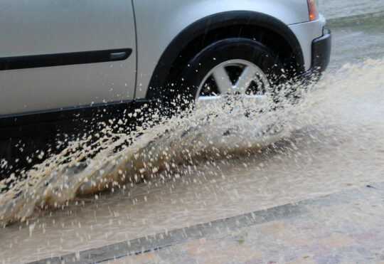 Rain continues but should taper off by end of day: Environment Canada