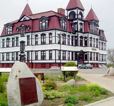 Lunenburg Academy calling for art from alumni