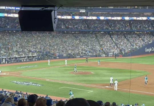 Blue Jays lose Game 3 of World Series after record 18 innings