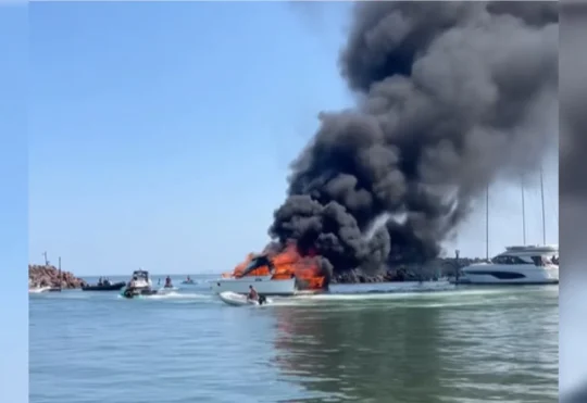Boat in Pointe-de-Chene destroyed by fire