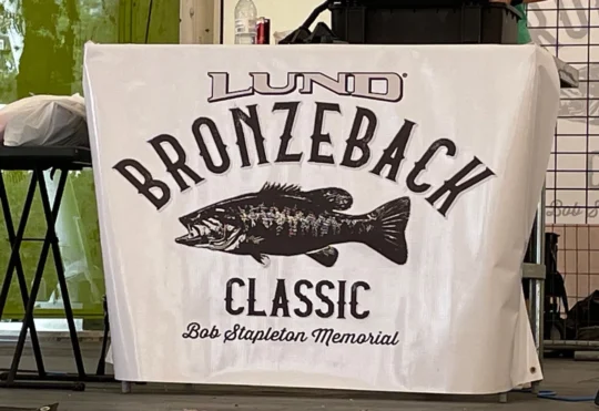 Hiebert and Amisola win Bronzeback