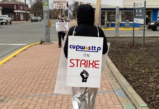 Postal workers’ contract talks still on hold