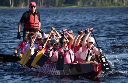 Cancer survivors use their strength to dragon boat together