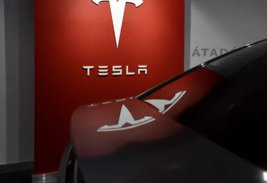 “Autosteer” issue in Teslas prompts recall
