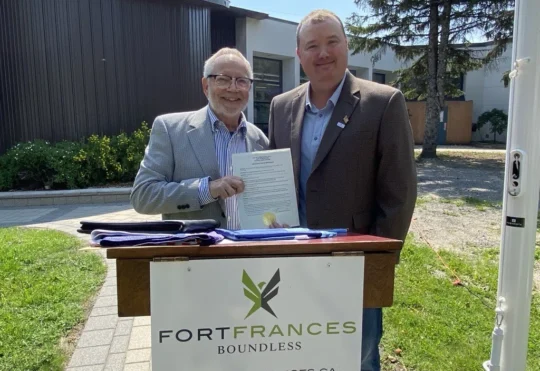 Fort Frances and International Falls sign Friendship Proclamation