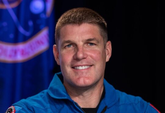 Artemis II returns to Canada for first time since trip around moon