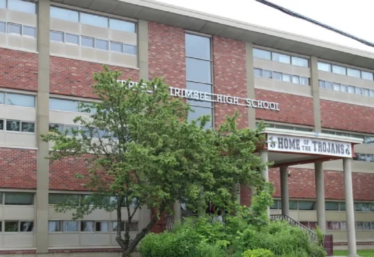 Anglophone East hires security at 2 Moncton schools