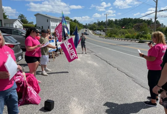 Health care protest held in Kenora