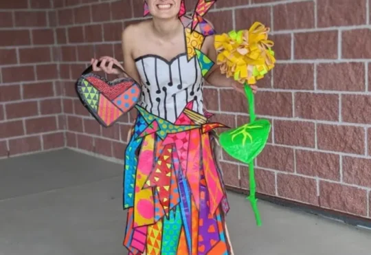 Ontario teen wins $15k for creating Duck Tape prom dress