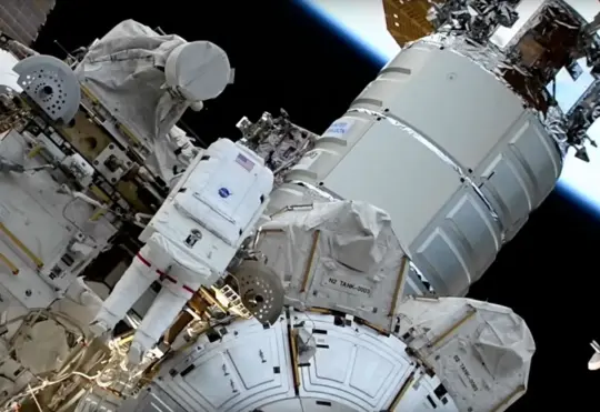 Bag of tools joins orbital debris