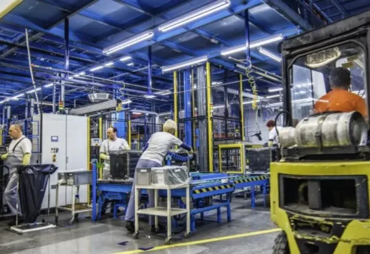Economy gains 67,000 jobs in October; StatsCan
