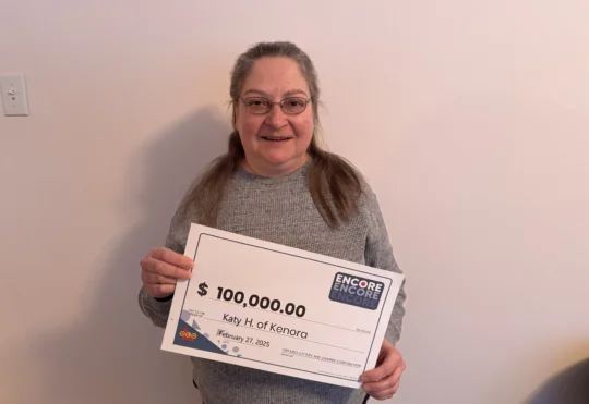 Kenora woman wins lottery prize