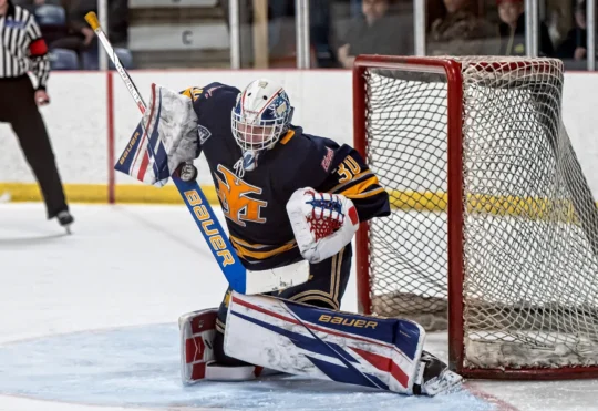 Mariners goalies shine in weekend split
