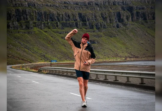 N.S. runner breaks record for fastest lap around all of Iceland