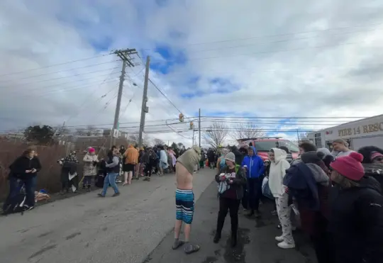 Yarmouth Polar Bear Dip raises $2,500 for fire department