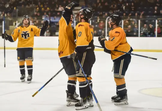 Mariners split final home games of 2023