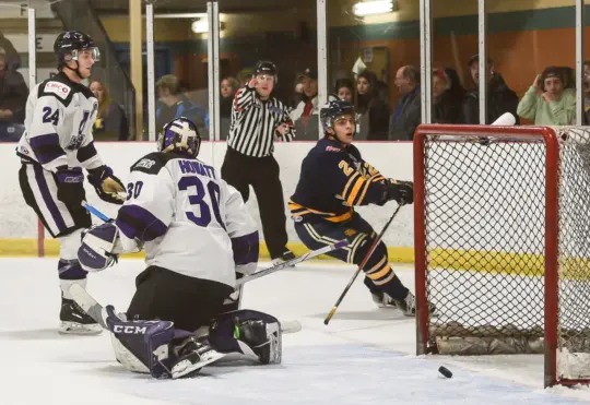 Mariners get OT win over Amherst