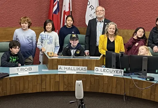 Mayor discusses municipal politics with Grade 5 students