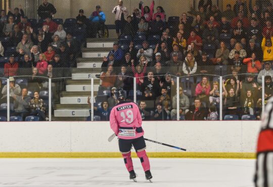 Mariners keep rolling with third straight win