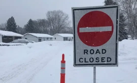 Thunder Bay: Section of Hewitson Street closed due to flooding concerns