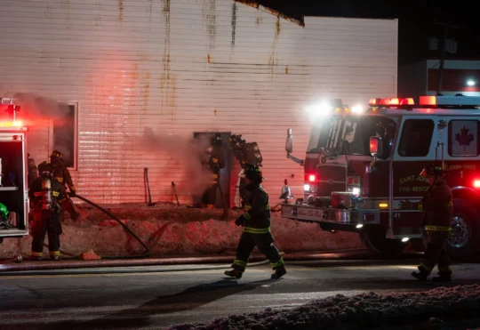 Firefighters battle blaze on Thorne Avenue