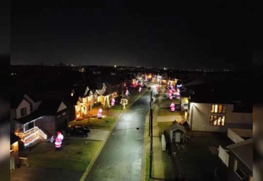 Blow-up Santas back in Halifax-area community for charity