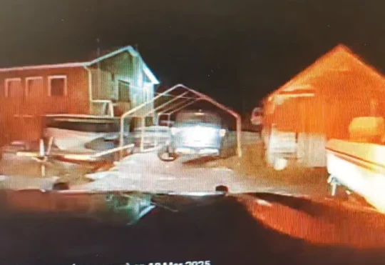 Minnesota man arrested for failing to stop at border