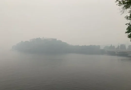 Smoke drifts into northwestern Ontario from western Canada