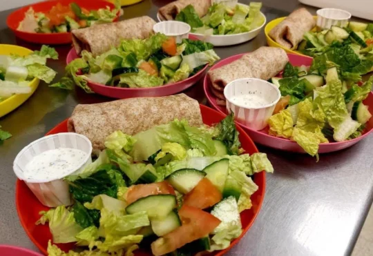 Province expands eligibility for 1st phase of school lunch program